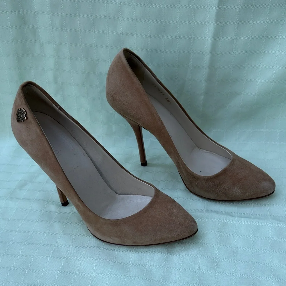 Classic Gucci Tan Suede Pointed-Toe Pumps with Exclusive Gold Decor Box Included - Picture 13 of 15